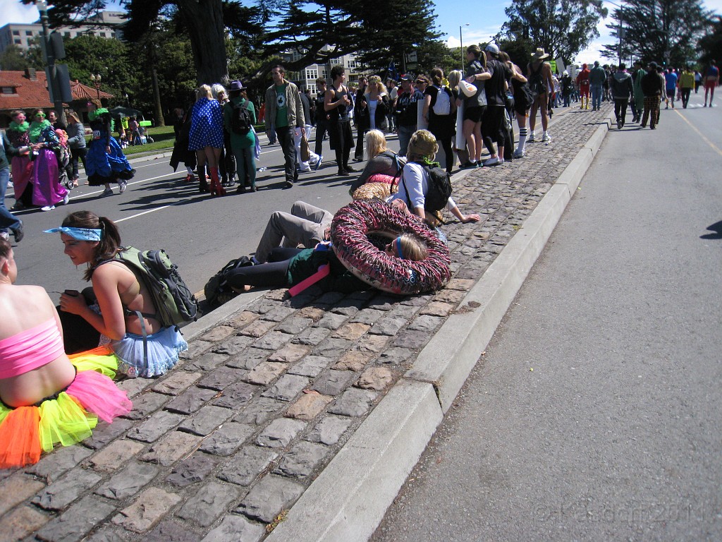2011 Bay to Breakers Sunday 0745.JPG - I was able to participate in the 2011, 100th anniversary of the San Francisco Bay to Breakers 12K race. A great weekend for sight seeing and racing.
